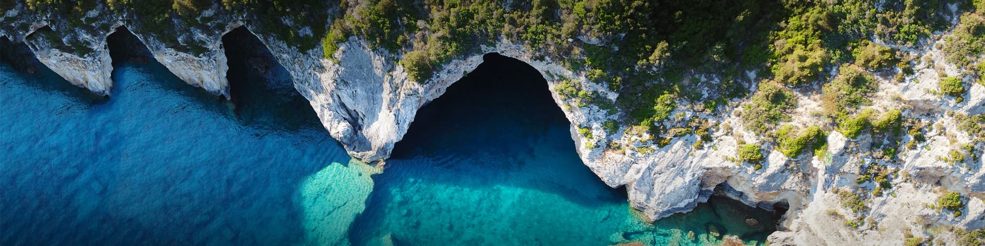 Randonnée Iles Ioniennes © aerial-drone / Adobe Stock