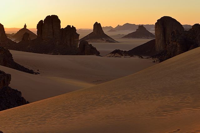 Voyage : Tassili, mémoires de pierres et de sable Voyage Tassili, mémoires de pierres et de sable