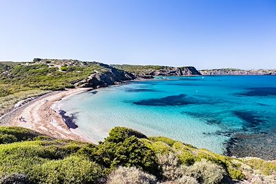 L'île de Minorque et ses criques à vélo électrique