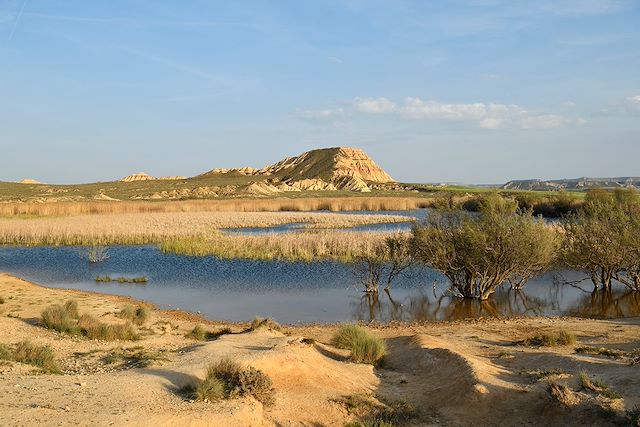Forêts, collines, rivières et lacs : Mallos de Riglos et le désert des Bardenas Reales Voyage Mallos de Riglos et le désert des Bardenas Reales