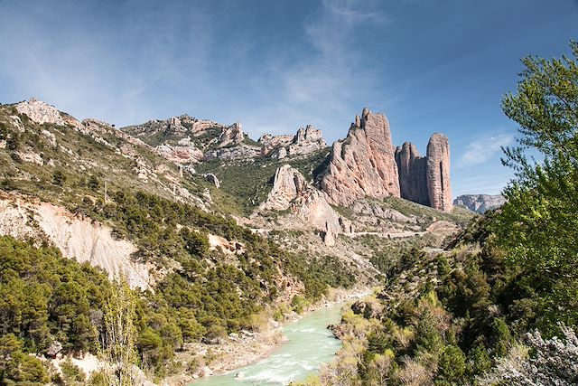Forêts, collines, rivières et lacs : Mallos de Riglos et le désert des Bardenas Reales Voyage Mallos de Riglos et le désert des Bardenas Reales