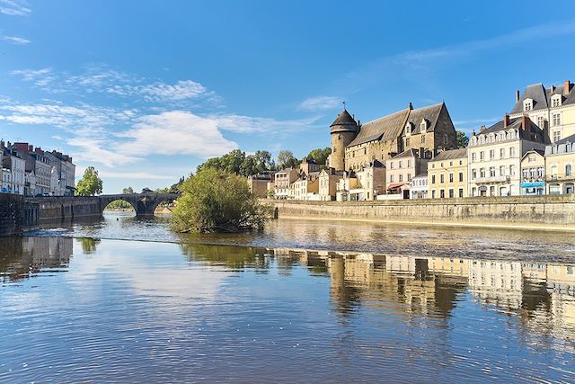 Voyage À vélo en famille au fil de la Mayenne préservée