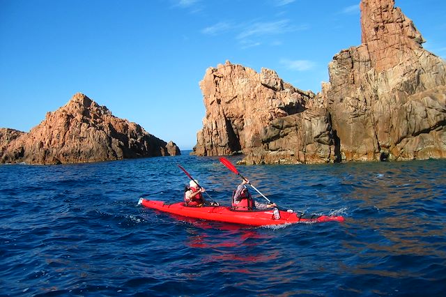 Kayak et canoë : Les calanques de l'île de Beauté Voyage Les calanques de l'île de Beauté