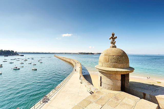 Bord de mer et îles : La Côte d'Emeraude et les îles Chausey Voyage La Côte d'Emeraude et les îles Chausey