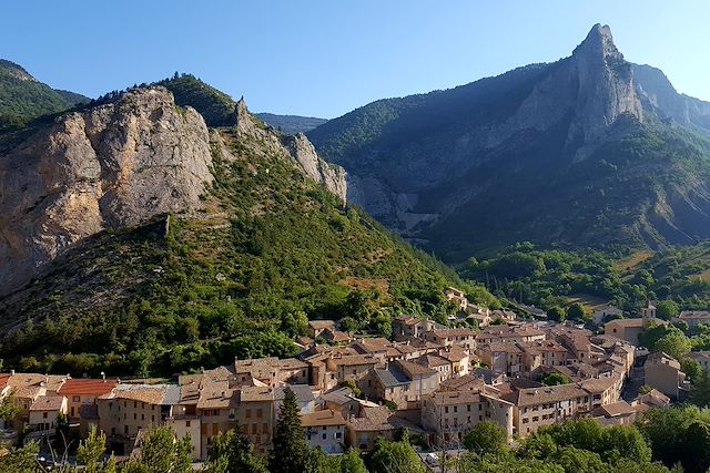 Voyage : Ciel étoilé et parfums d'été dans les Baronnies Voyage Ciel étoilé et parfums d'été dans les Baronnies