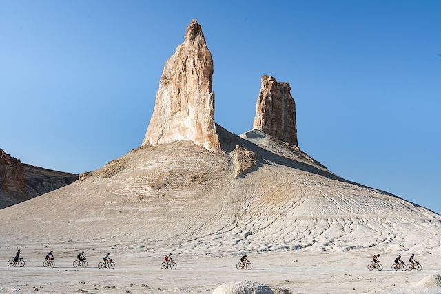 Voyage : Mangystau, traversée à vélo avec Cédric Tassan Voyage Mangystau, traversée à vélo avec Cédric Tassan