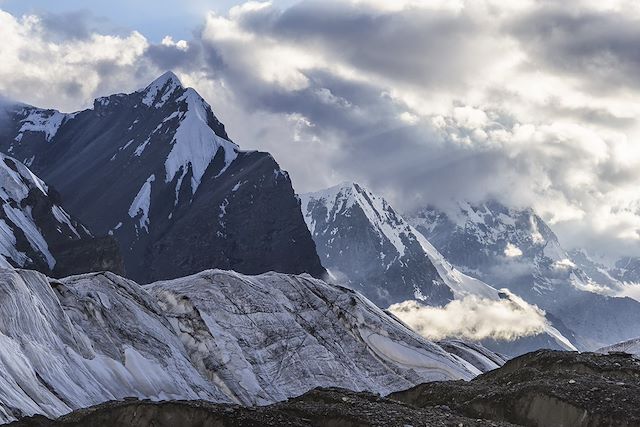 Glacier : Trek sur les glaciers des monts Célestes Voyage Trek sur les glaciers des monts Célestes