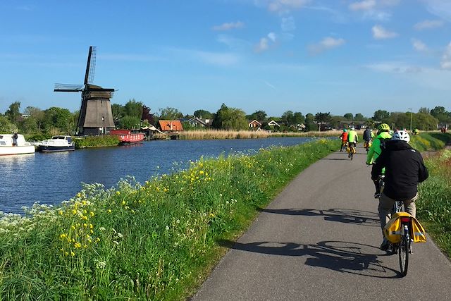 Voyage : Vélo et péniche, les tulipes au fil de l’eau Voyage Vélo et péniche, les tulipes au fil de l’eau