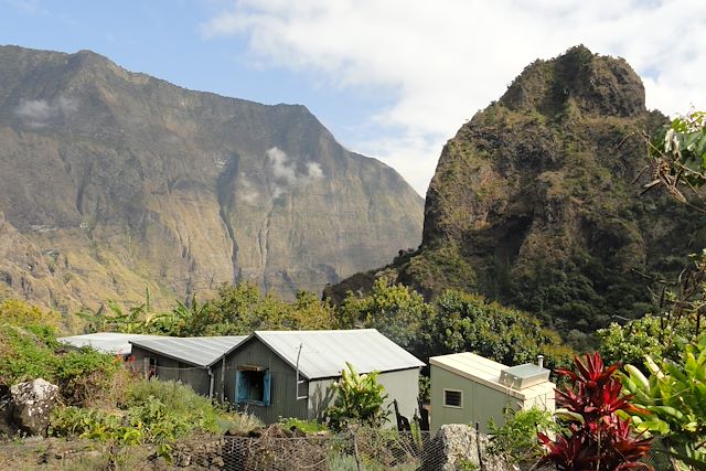 Voyage : Du cœur de Mafate au Piton de la Fournaise Voyage Du cœur de Mafate au Piton de la Fournaise
