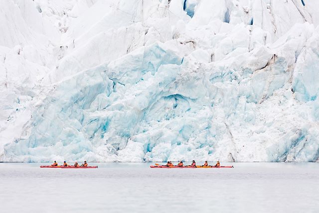 Kayak et canoë : En kayak sur les rives de l'océan glacial arctique Voyage En kayak sur les rives de l'océan glacial arctique