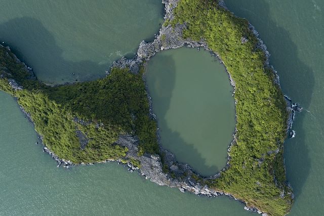 Découverte : Mystérieuse baie d'Halong et sourires d'Angkor Voyage Mystérieuse baie d'Halong et sourires d'Angkor