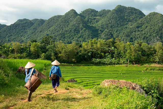 Découverte : Mystérieuse baie d'Halong et sourires d'Angkor Voyage Mystérieuse baie d'Halong et sourires d'Angkor