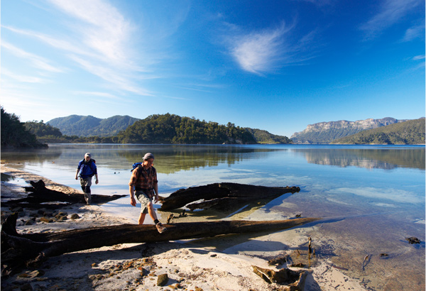 Lake Waikaremoana © Chris-McLennan